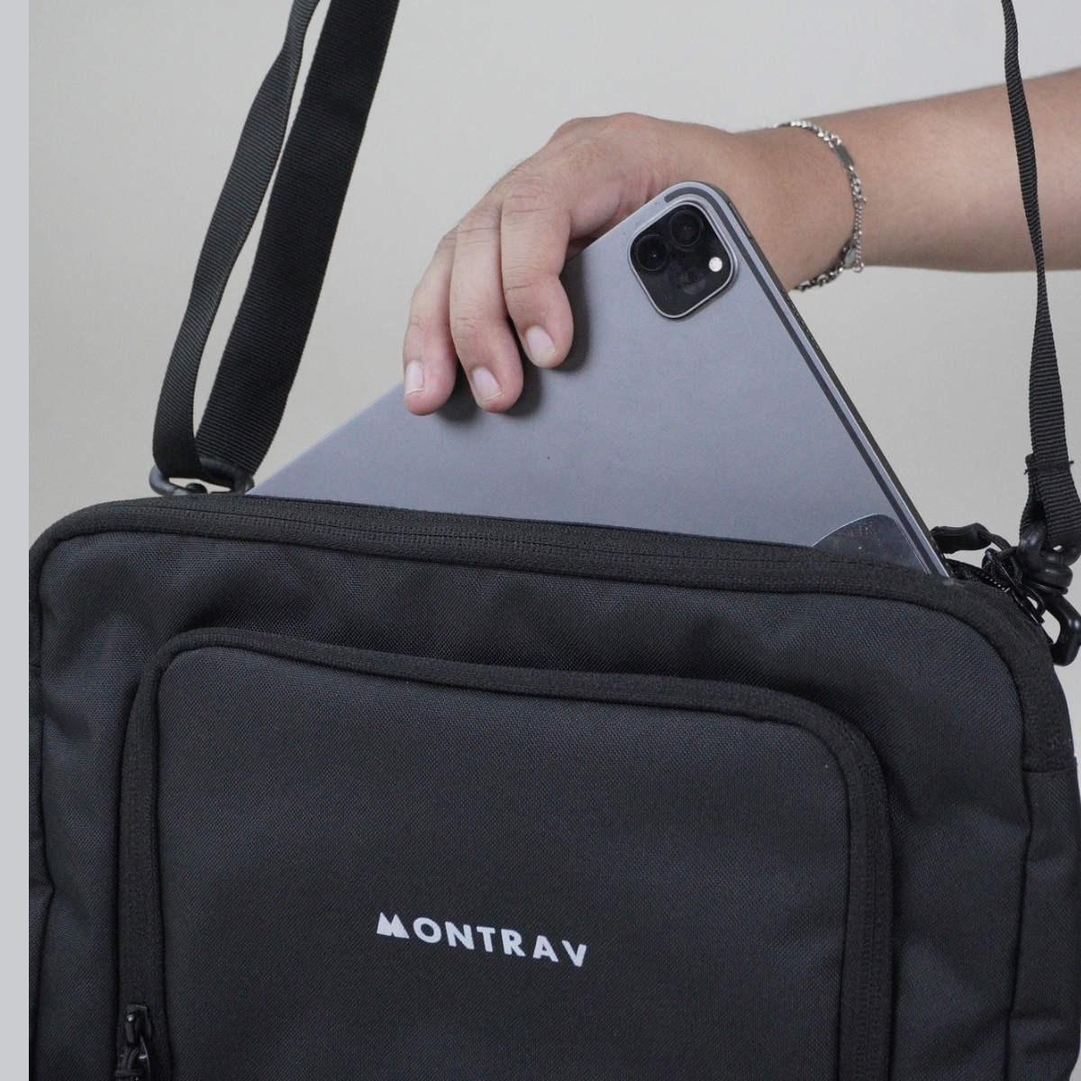 Azuma Sling bag